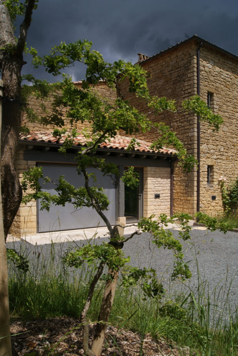 Paysagiste concepteur, réalisation de piscine, jardin, parkings.