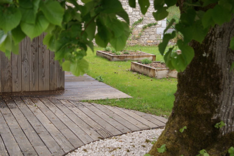 Paysagiste aménagement de jardin en Dordogne et dans le Lot ( terrasse bois)