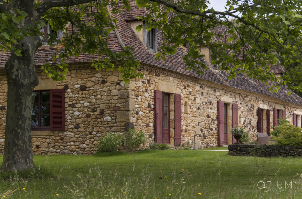 Maison du Périgord situé à Molières, jardin aménagé par otium paysage