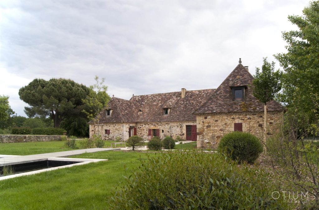 Jardin et ancienne ferme situés en Dordogne à Sarlat La Caneda